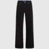 Midt høye, avslappede jeans