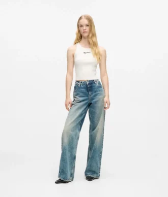 Midt høye, avslappede jeans