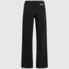 Midt høye, avslappede jeans