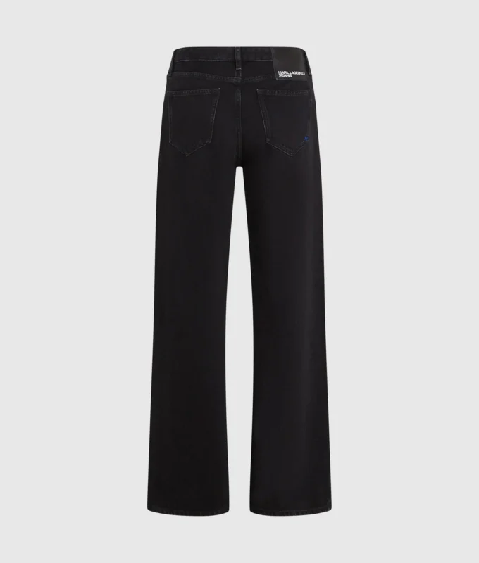 Midt høye, avslappede jeans