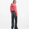 Midt høye, avslappede jeans