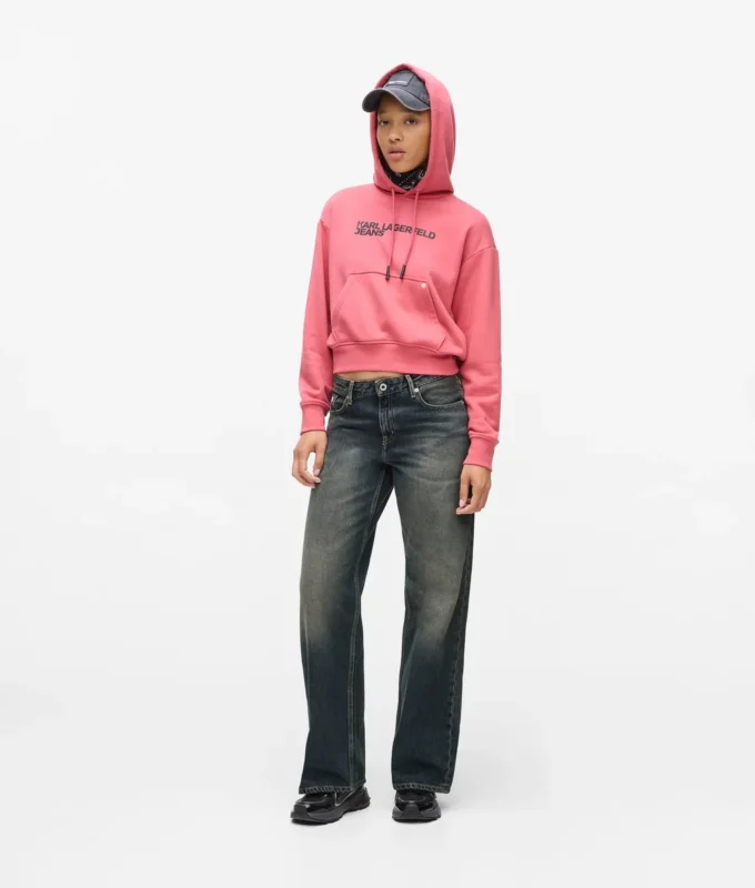 Midt høye, avslappede jeans