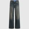 Midt høye, avslappede jeans