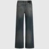 Midt høye, avslappede jeans