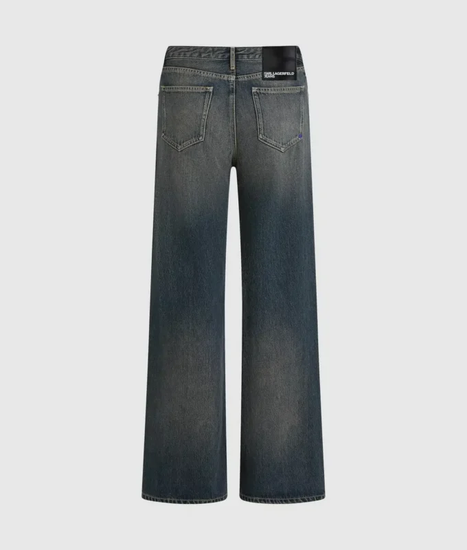 Midt høye, avslappede jeans