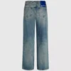 Midt høye, avslappede jeans