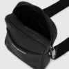 Minimalistisk crossbody-veske med logo