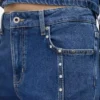 Mom-jeans med nitter