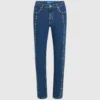 Mom-jeans med nitter