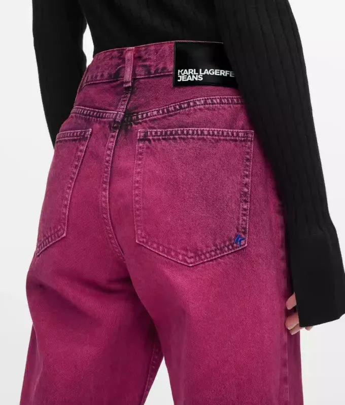 Mom-jeans med spraymaling