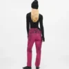 Mom-jeans med spraymaling