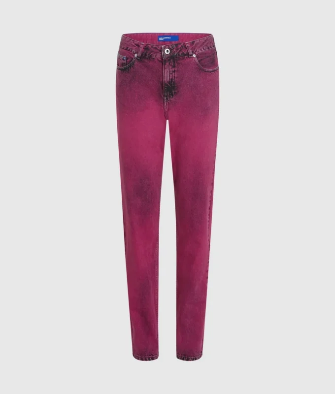 Mom-jeans med spraymaling