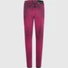 Mom-jeans med spraymaling