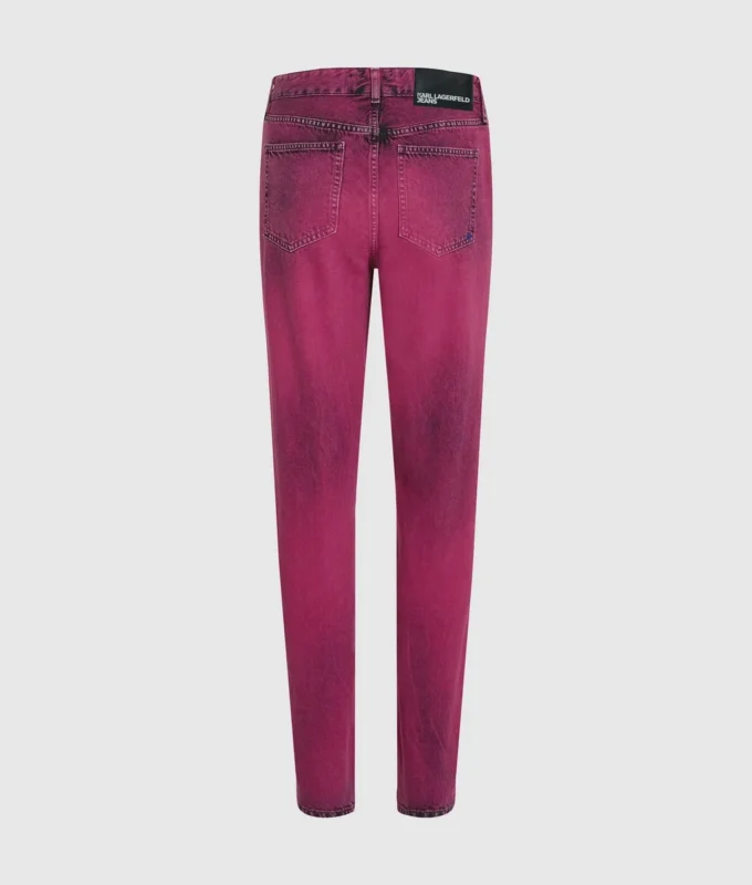 Mom-jeans med spraymaling