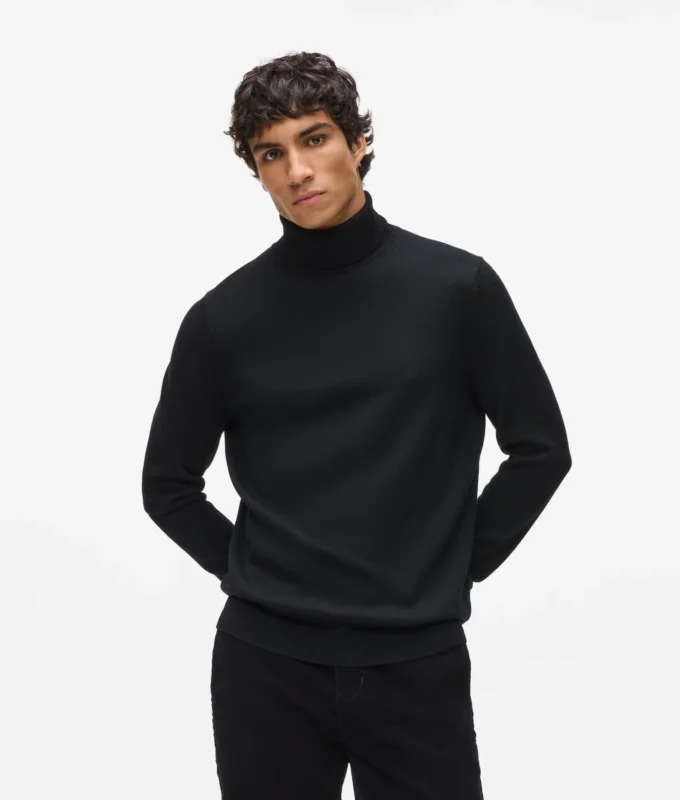 Monogram-pin-rollneck-genser