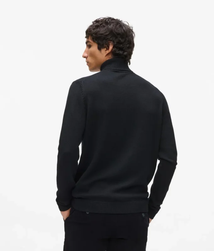 Monogram-pin-rollneck-genser