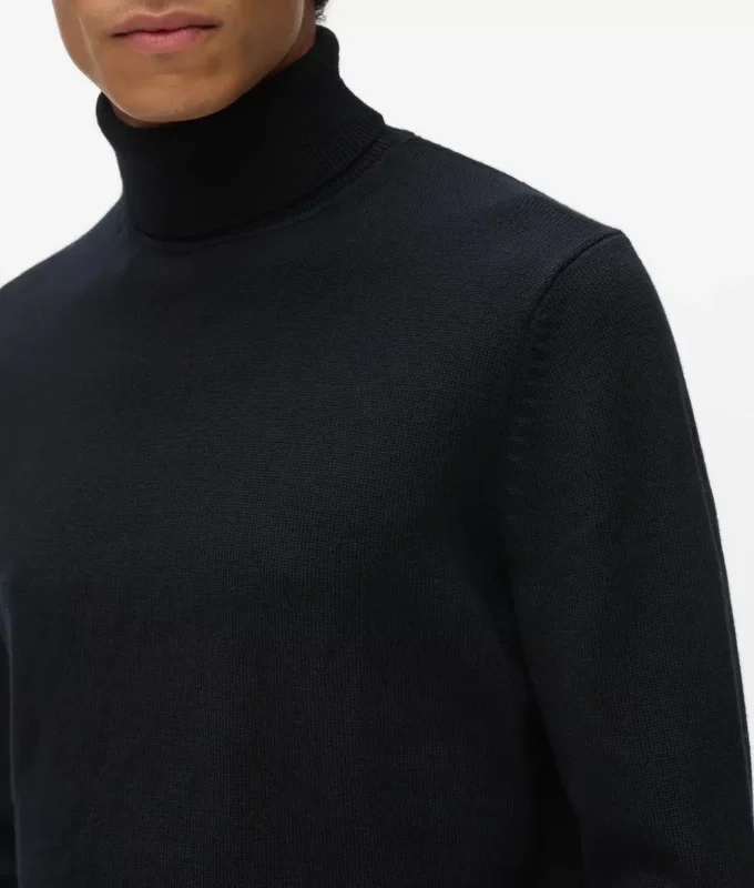 Monogram-pin-rollneck-genser
