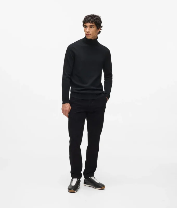 Monogram-pin-rollneck-genser