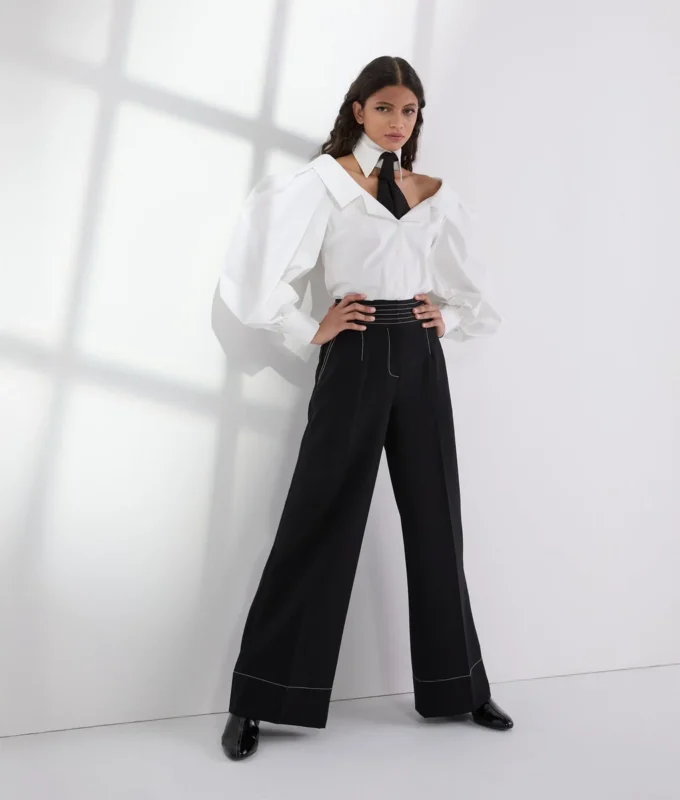 OFF-SHOULDER SKJORTE