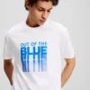 OUT OF THE BLUE GRAPHIC T-SKJORTE