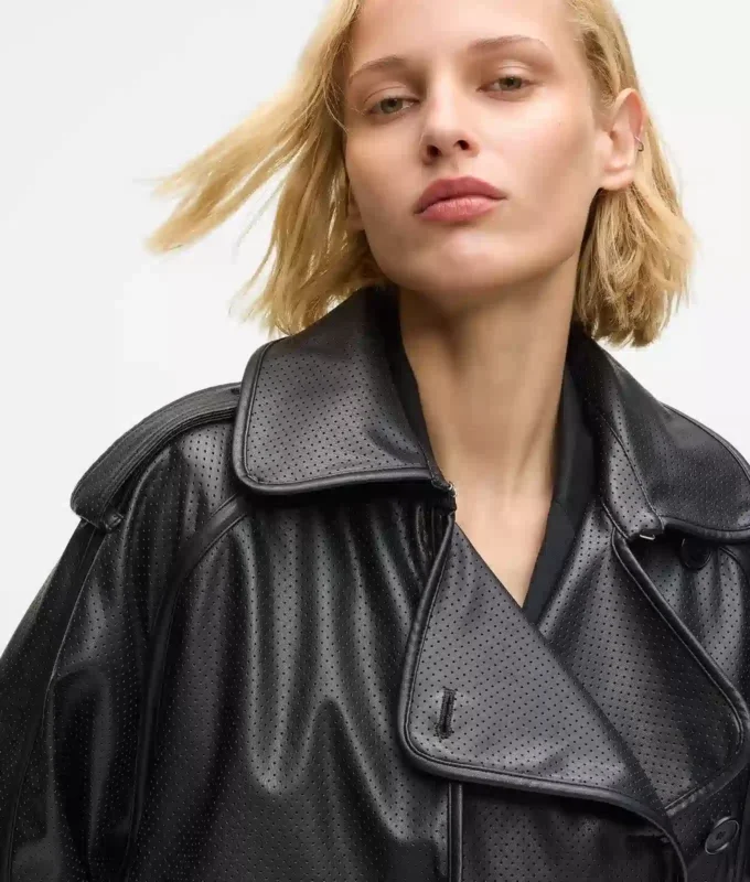 Perforert trenchcoat i imitert skinn