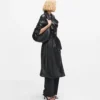 Perforert trenchcoat i imitert skinn