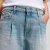 PLISSERTE JEANS MED BREDE BEN
