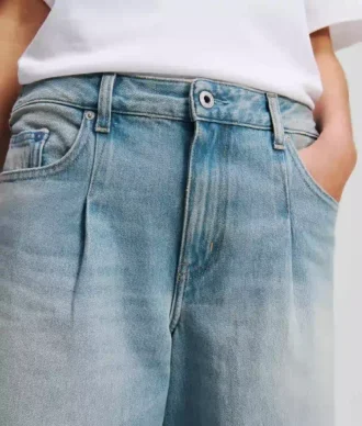 PLISSERTE JEANS MED BREDE BEN