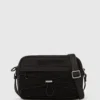 Praktisk crossbody-veske med snøring