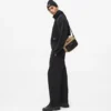 Praktisk crossbody-veske med snøring