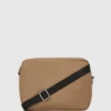 Praktisk crossbody-veske med snøring