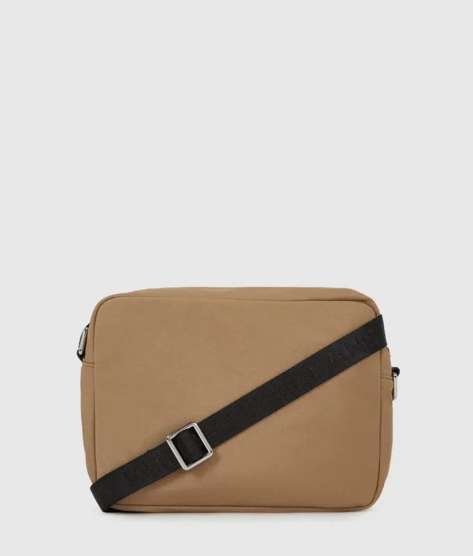 Praktisk crossbody-veske med snøring