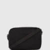 Praktisk crossbody-veske med snøring