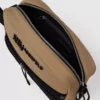 Praktisk crossbody-veske med snøring