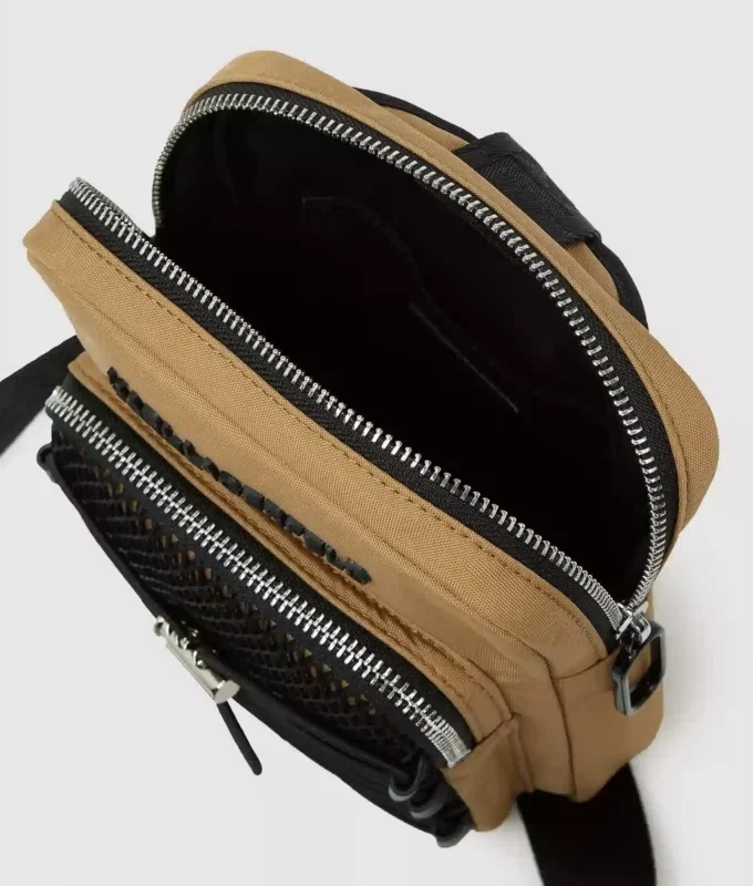 Praktisk slingbag med snøring