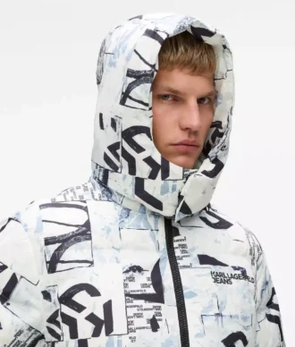 Pufferjakke med monogram over hele