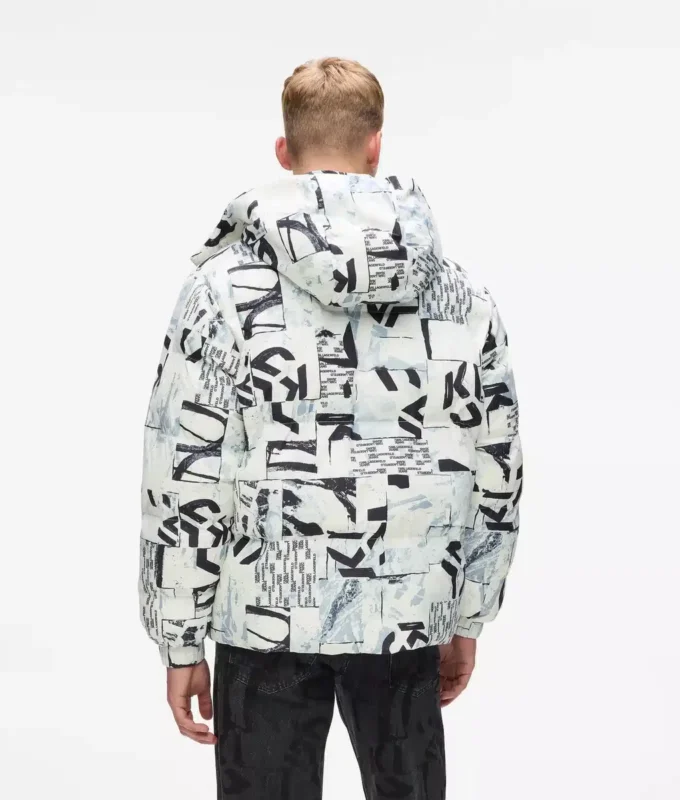 Pufferjakke med monogram over hele