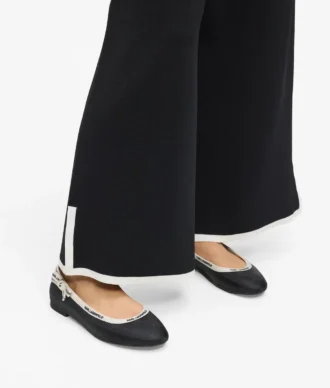 Pumps med båndkrage