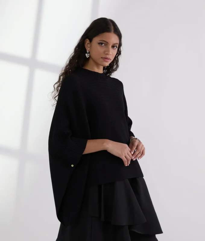 RIBBESTRIKKET PONCHO