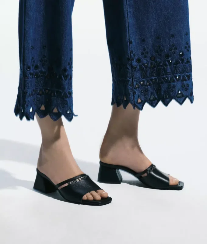 SANDALER MED UTSKJÆRET HÆL