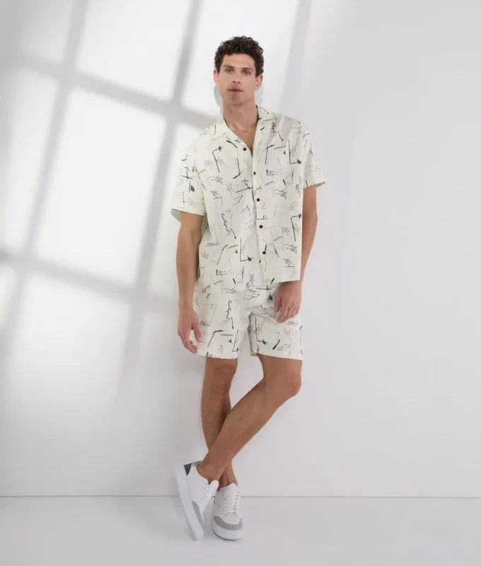 SHORTS MED ALL-OVER-TRYKK