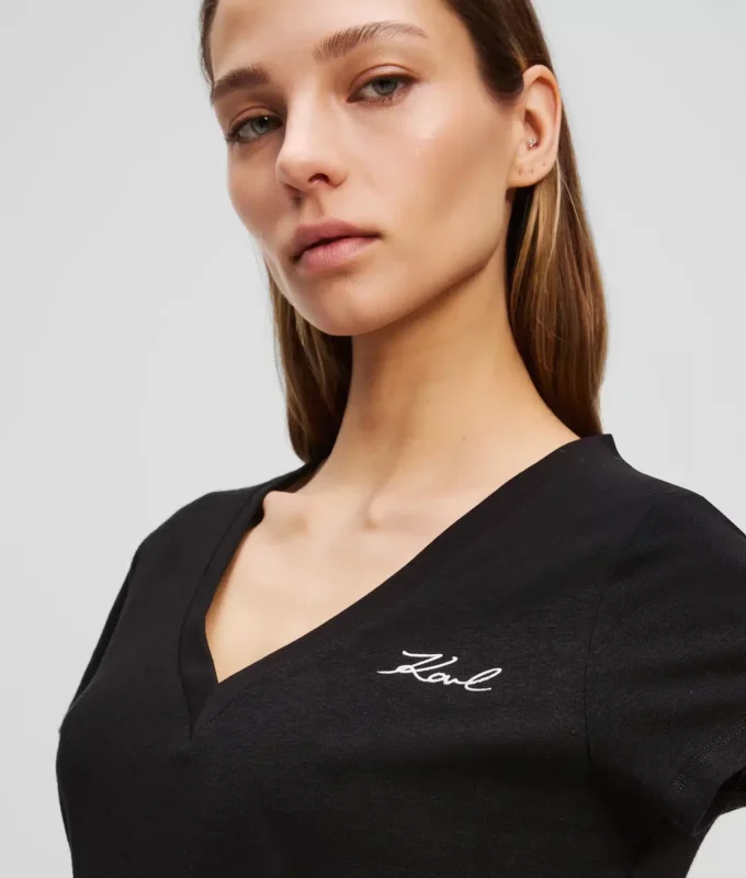 SIGNATURE V-NECK T-SKJORTE