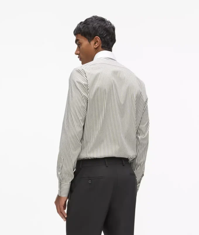 Skjorte med kontrastkrage og striper