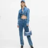 Skulderveske i denim med spenne