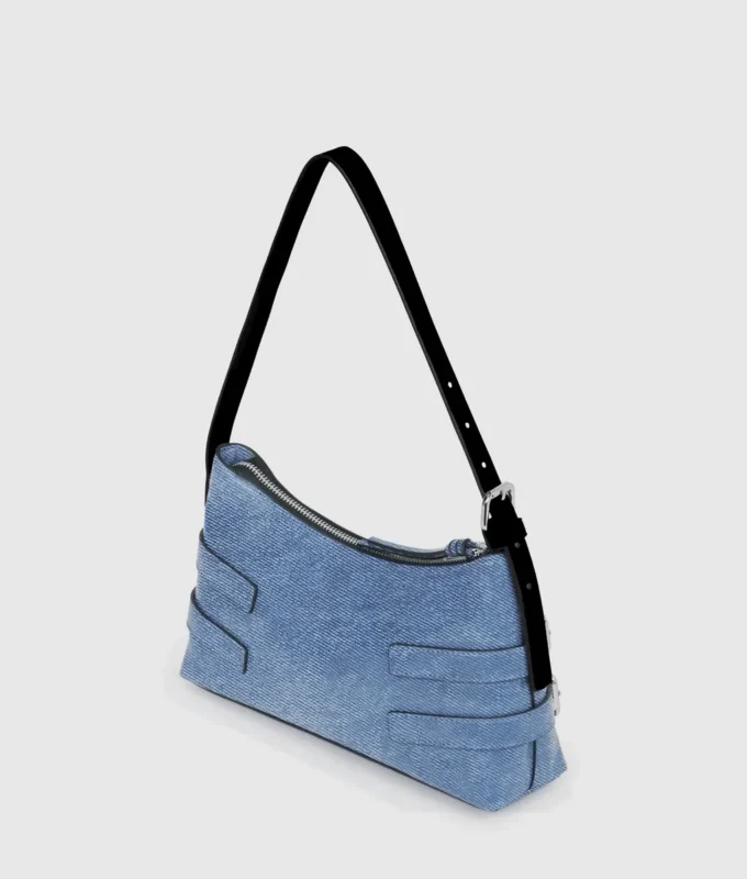 Skulderveske i denim med spenne