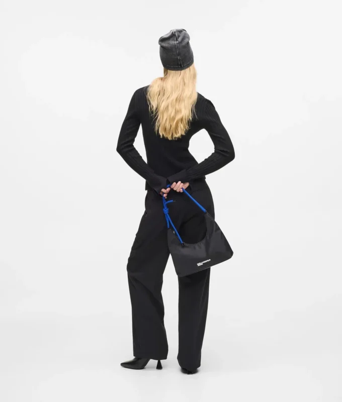 Skulderveske i nylon med snor
