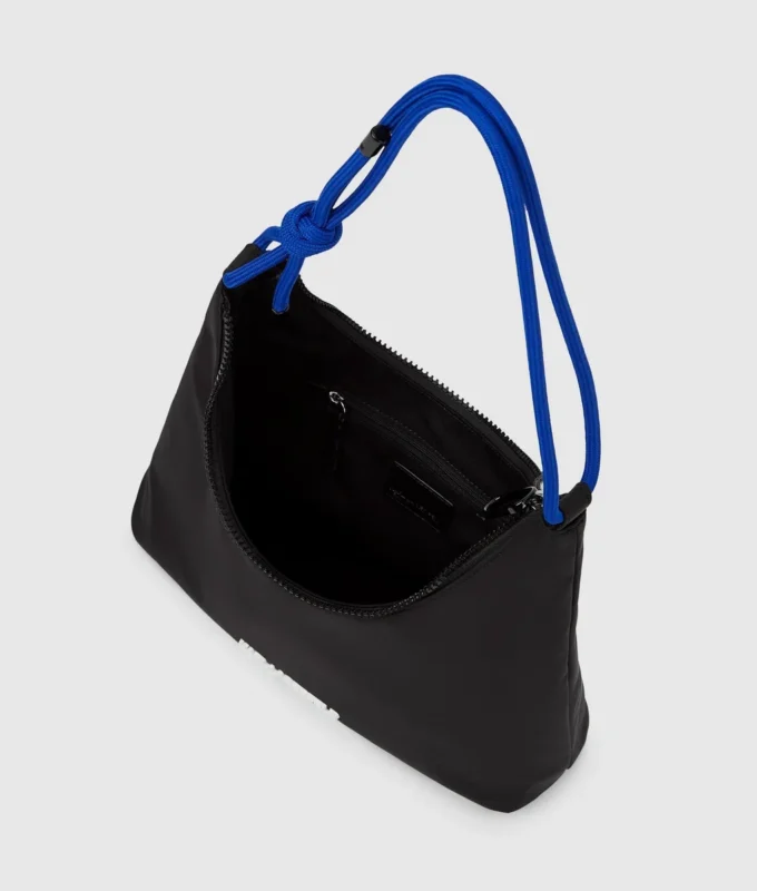 Skulderveske i nylon med snor