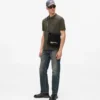 Smal crossbody-veske med logo
