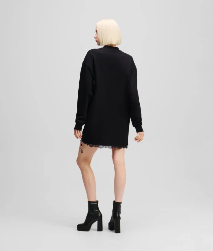 SØT DRESS MED BLONDER