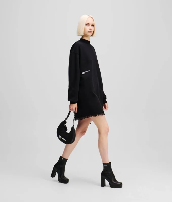 SØT DRESS MED BLONDER